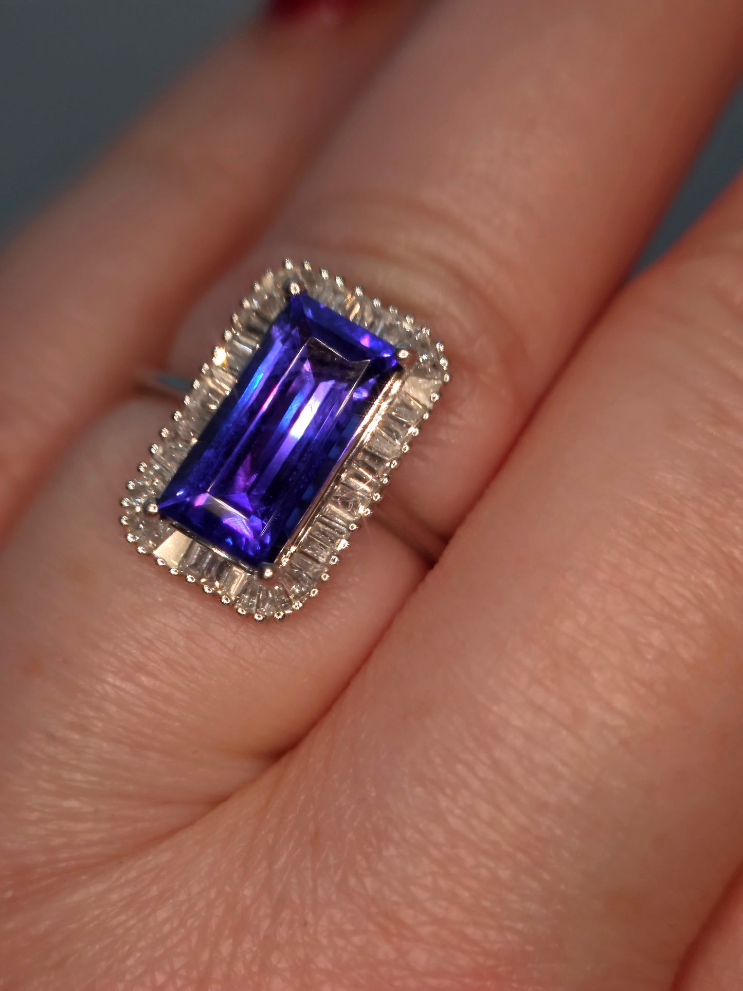 Platinum, 3ct AAAA Eye Clean Tanzanite & 0.5ct VS2-SI1 Diamond Ring. Size P. Easily Sized. WGI Certified.