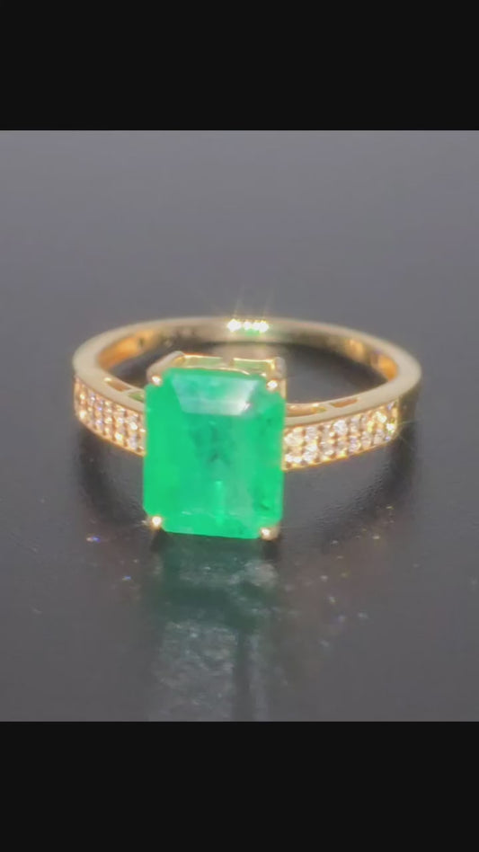 14ct Yellow Gold 2.81ct Zambian Emerald Ring. Size N-O. Comes With Antwerp Report.