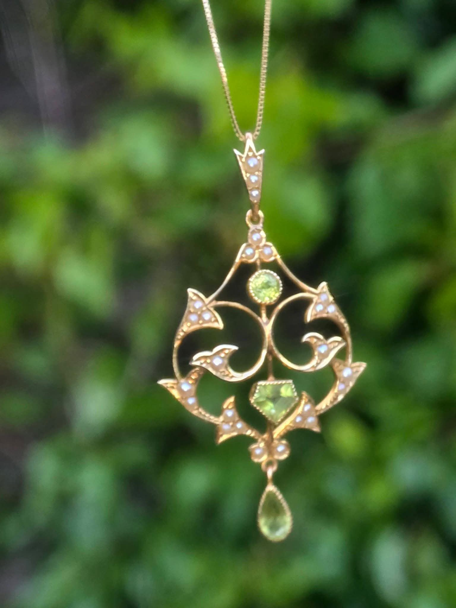 Edwardian 15ct Gold Peridot & Seed Pearl Lavalier Pendant