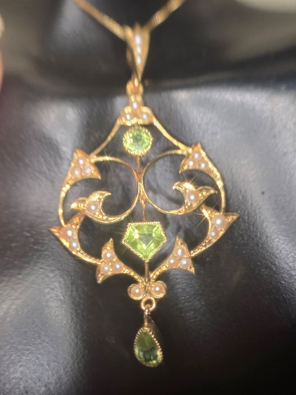 Edwardian 15ct Gold Peridot & Seed Pearl Lavalier Pendant