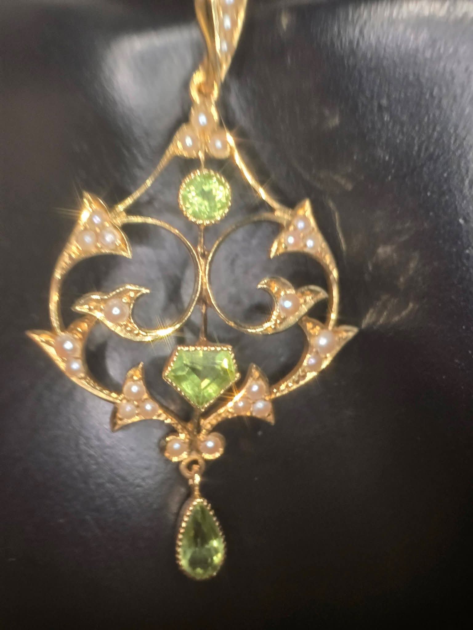 Edwardian 15ct Gold Peridot & Seed Pearl Lavalier Pendant
