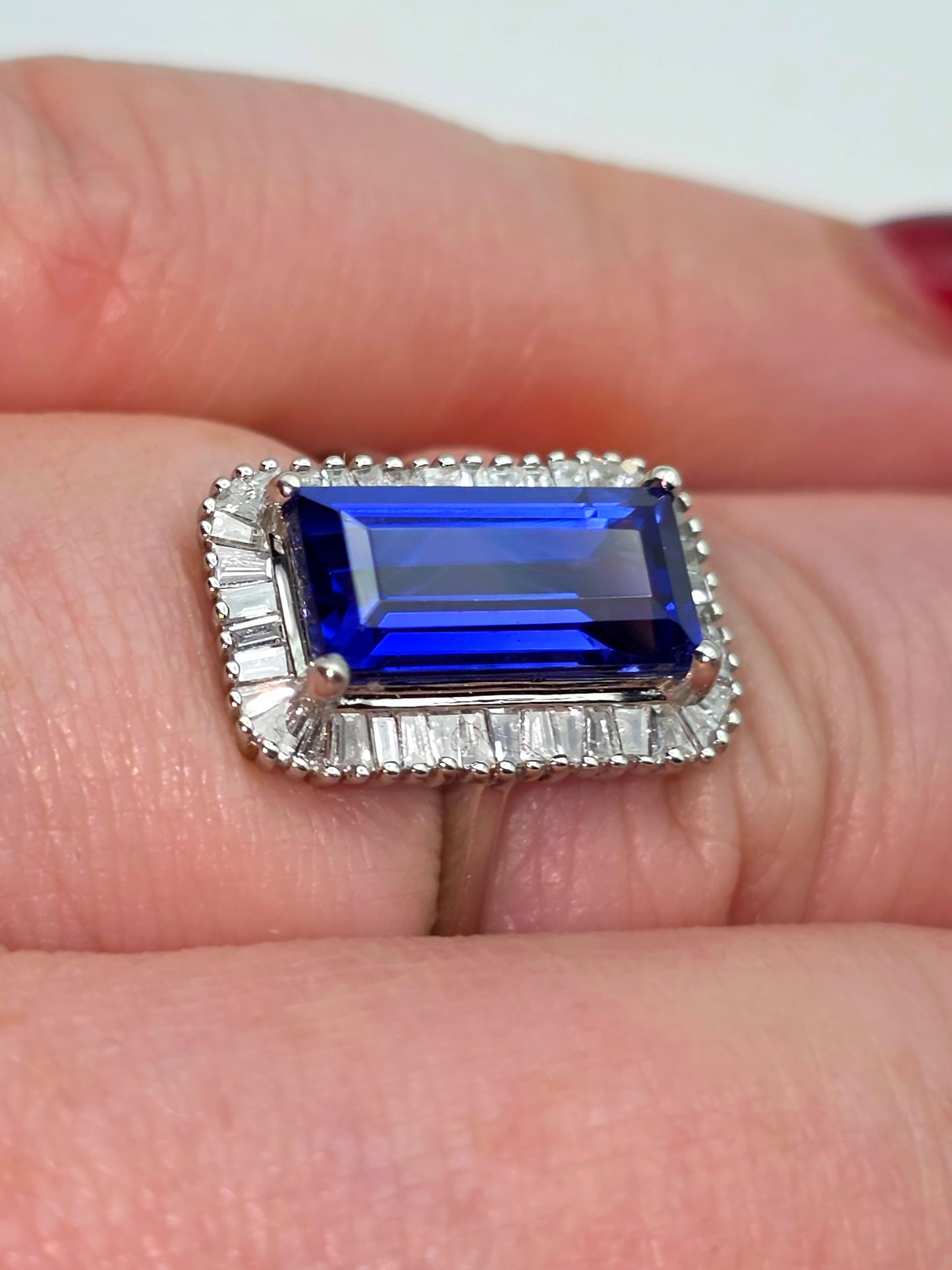 Platinum, 3ct AAAA Eye Clean Tanzanite & 0.5ct VS2-SI1 Diamond Ring. Size P. Easily Sized. WGI Certified.