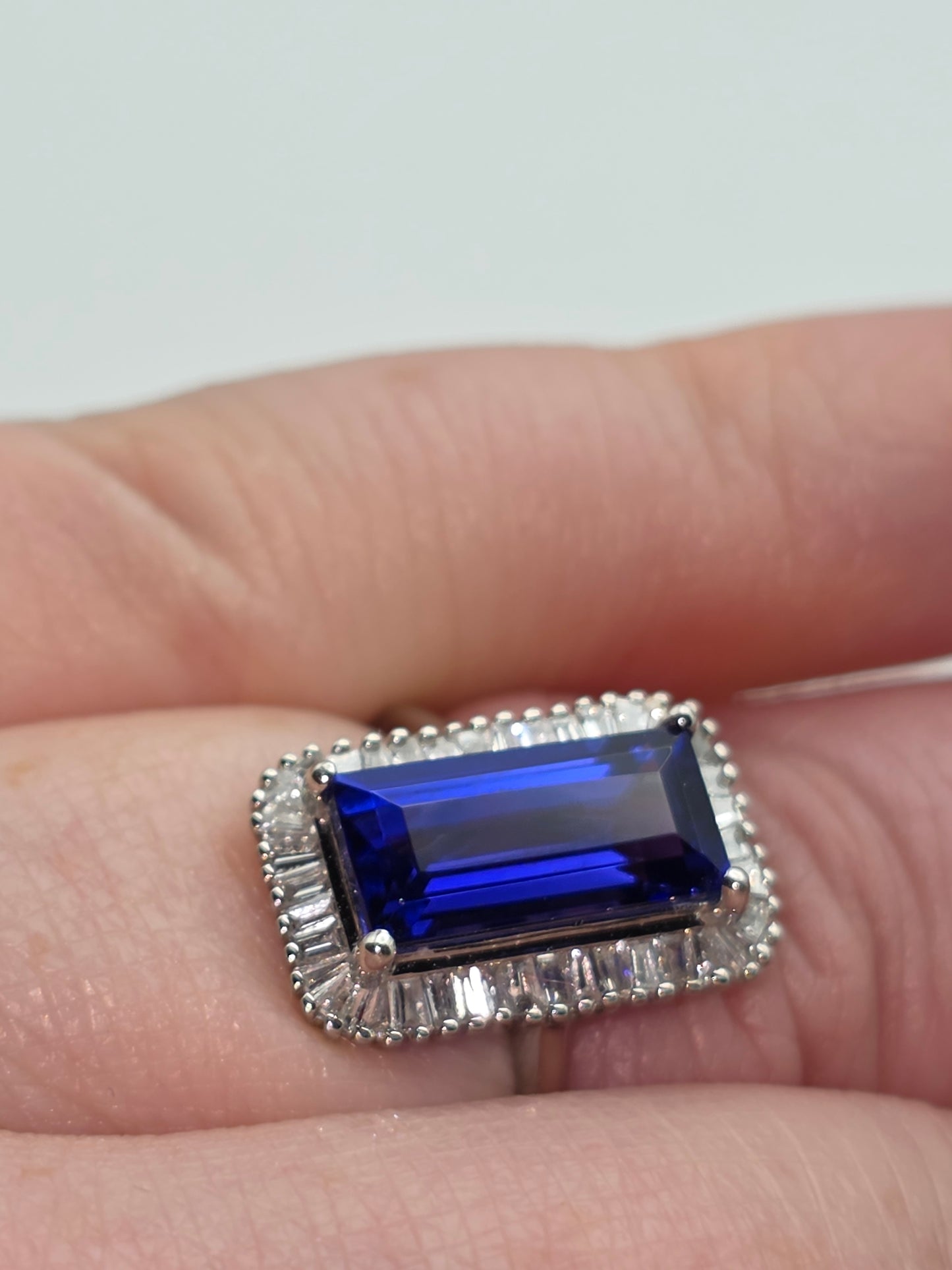 Platinum, 3ct AAAA Eye Clean Tanzanite & 0.5ct VS2-SI1 Diamond Ring. Size P. Easily Sized. WGI Certified.
