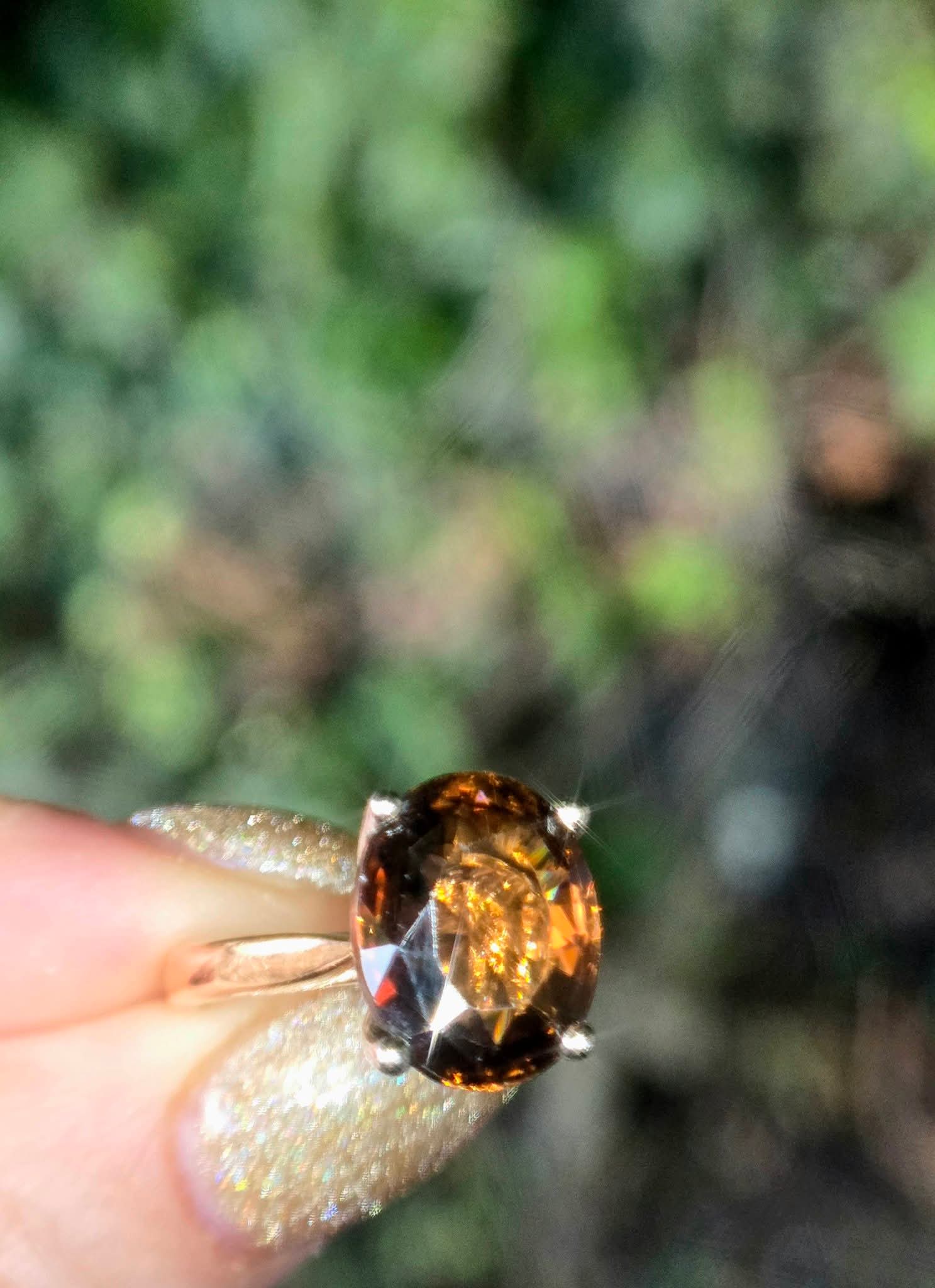 18ct Rose & White Gold 11.35ct Natural Champagne Zircon Ring. Size N.