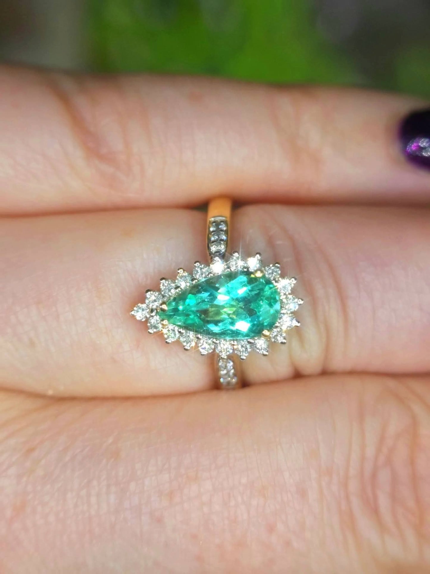 18ct Gold 1.94ct Boyaca Columbian Emerald & 0.41ct VS Diamond Ring With WGI Certification.  Size N.