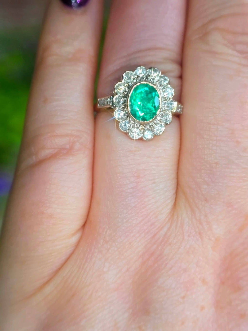 A stunning 1.3ct F1 Columbian emerald & 0.5ct Diamond Flower Ring. Size N. Includes WGI Appraisal & Valuation.