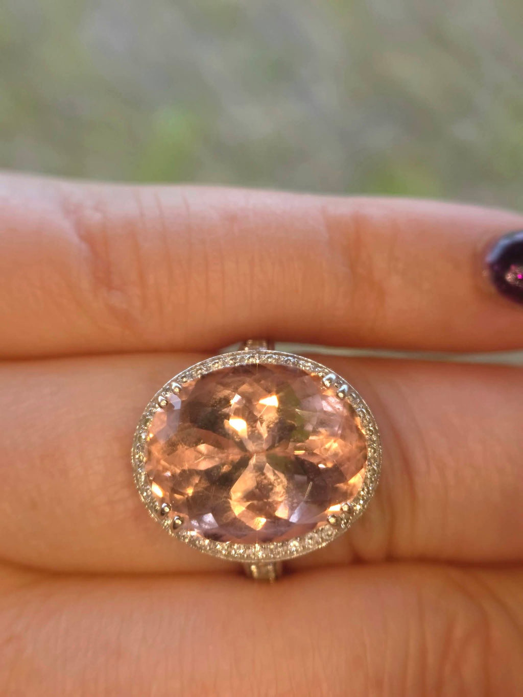 18ct White Gold 10.6ct Morganite Ring With WGI Certification. Size N.