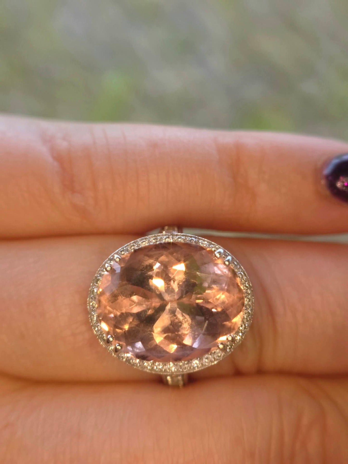 18ct White Gold 10.6ct Morganite Ring With WGI Certification. Size N.