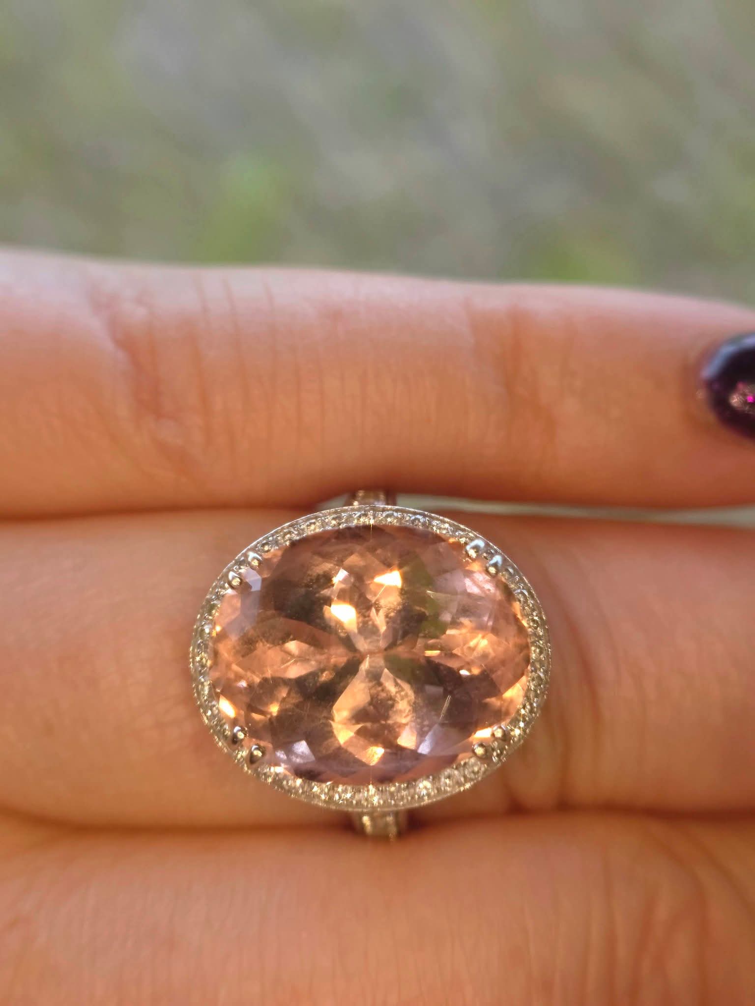 18ct White Gold 10.6ct Morganite Ring With WGI Certification. Size N.