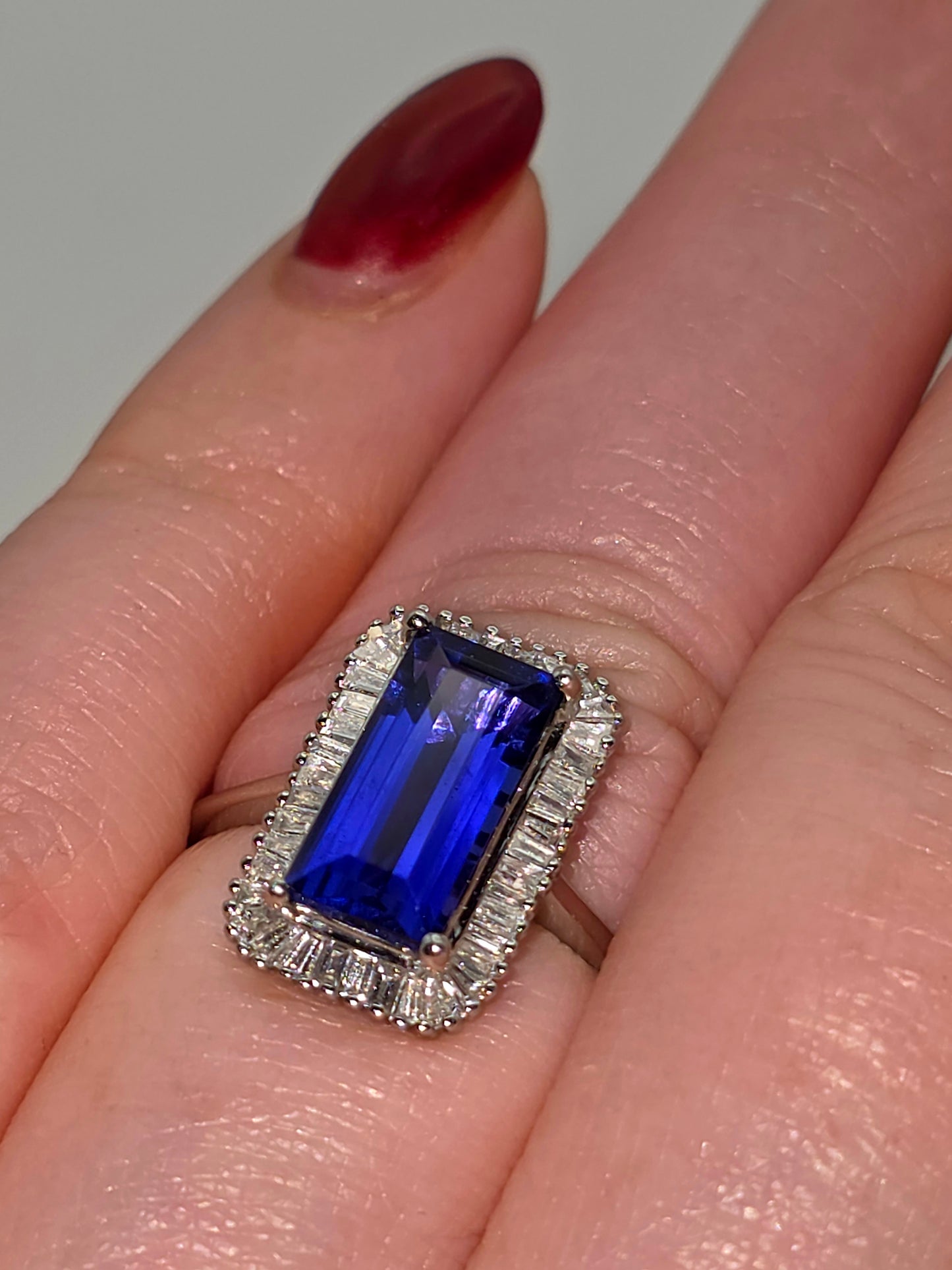Platinum, 3ct AAAA Eye Clean Tanzanite & 0.5ct VS2-SI1 Diamond Ring. Size P. Easily Sized. WGI Certified.