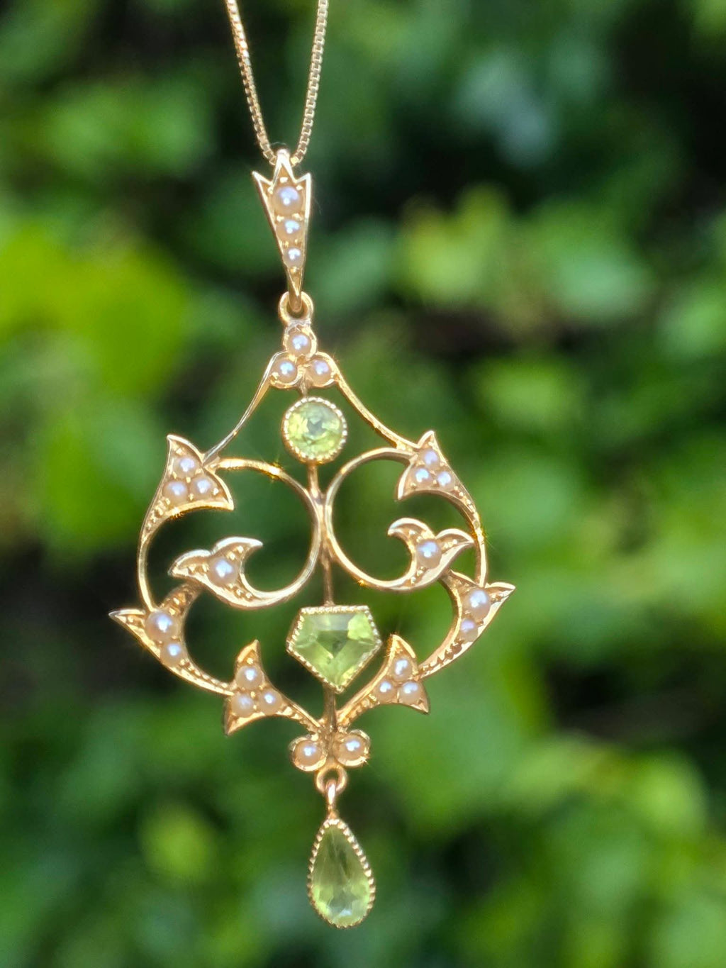 Edwardian 15ct Gold Peridot & Seed Pearl Lavalier Pendant