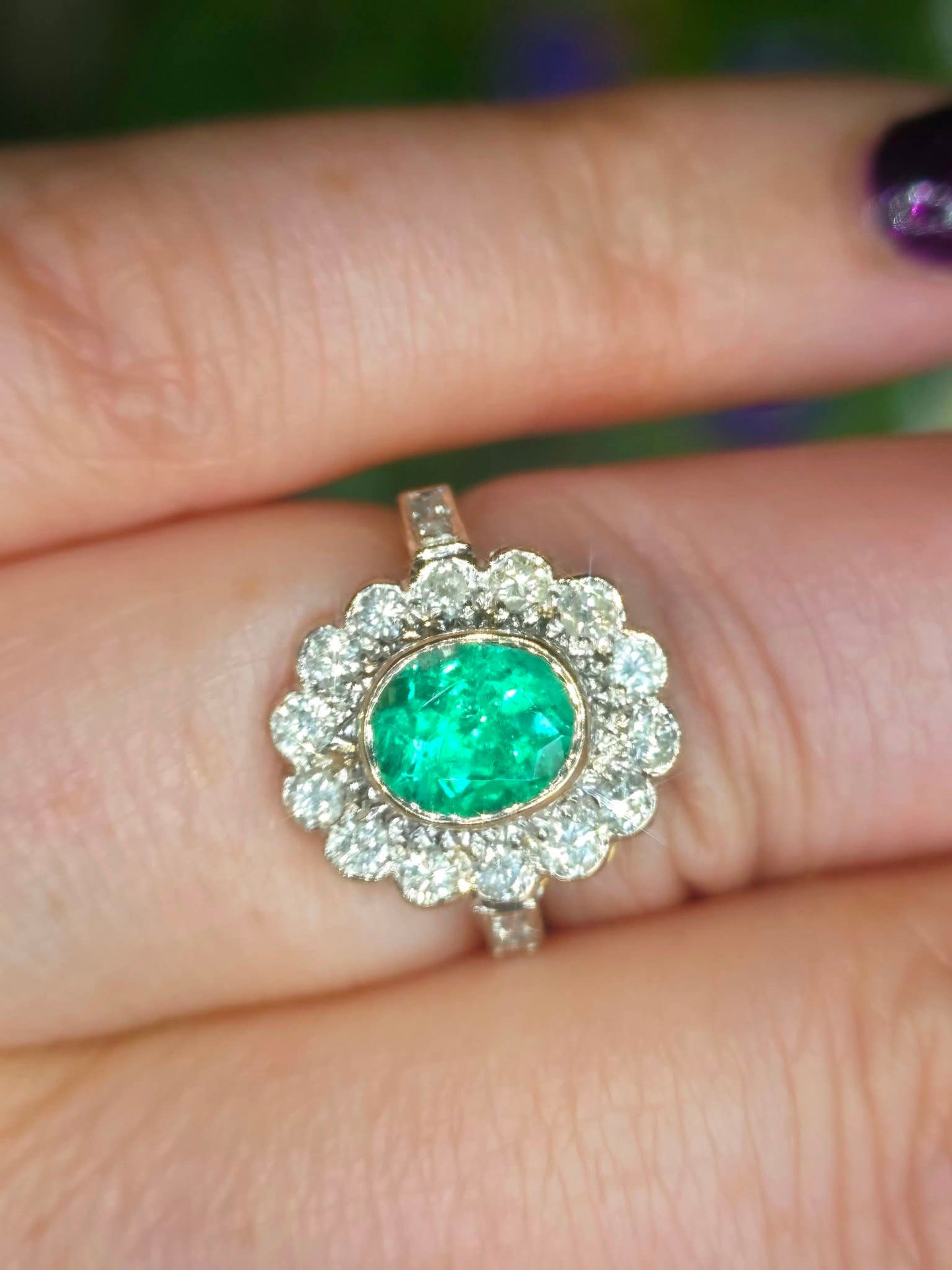 A stunning 1.3ct F1 Columbian emerald & 0.5ct Diamond Flower Ring. Size N. Includes WGI Appraisal & Valuation.
