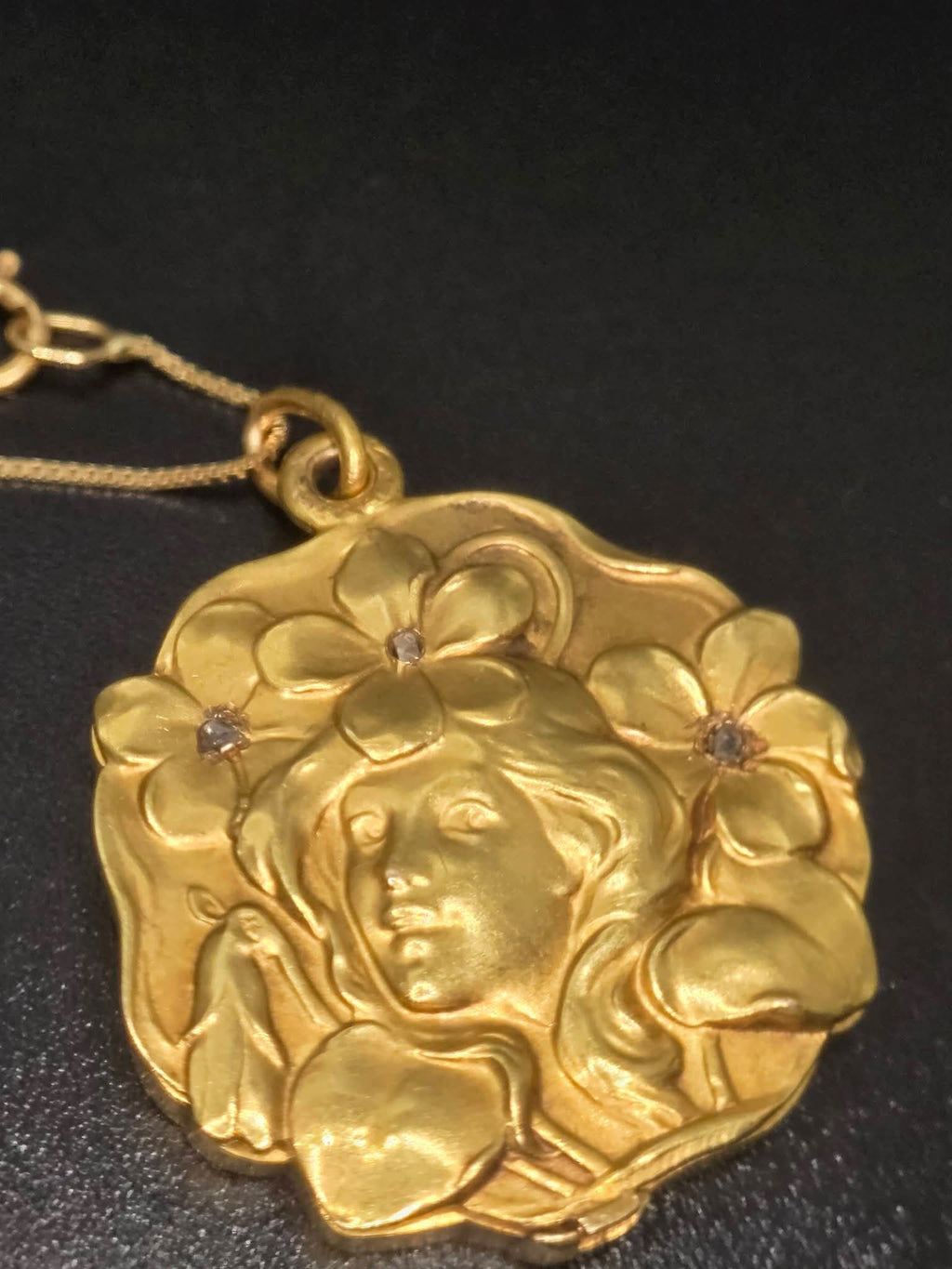 Art Nouveau 15ct Gold & Diamond Maiden Mirror Pendant Compact (Circa 1900)
