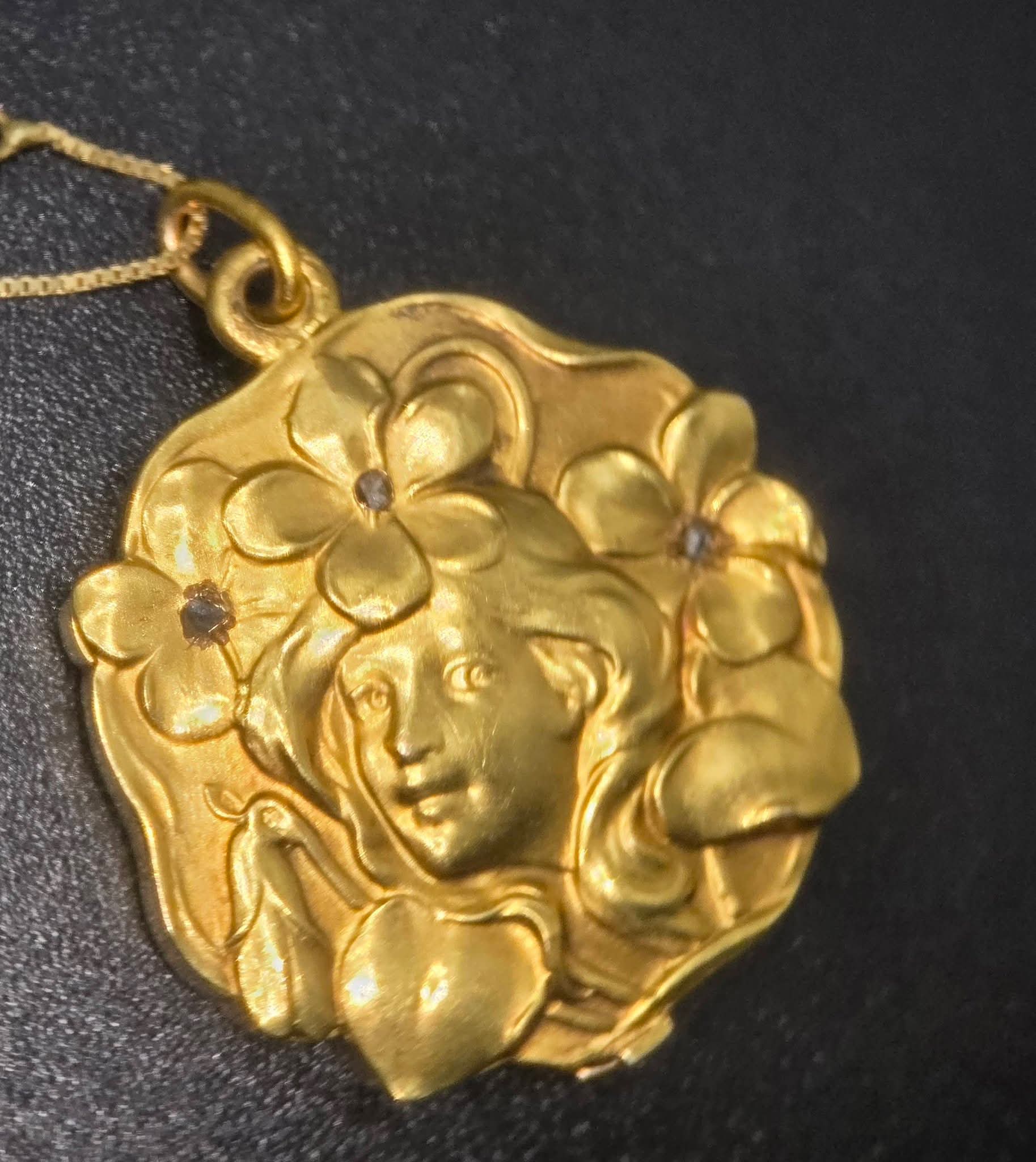 Art Nouveau 15ct Gold & Diamond Maiden Mirror Pendant Compact (Circa 1900)