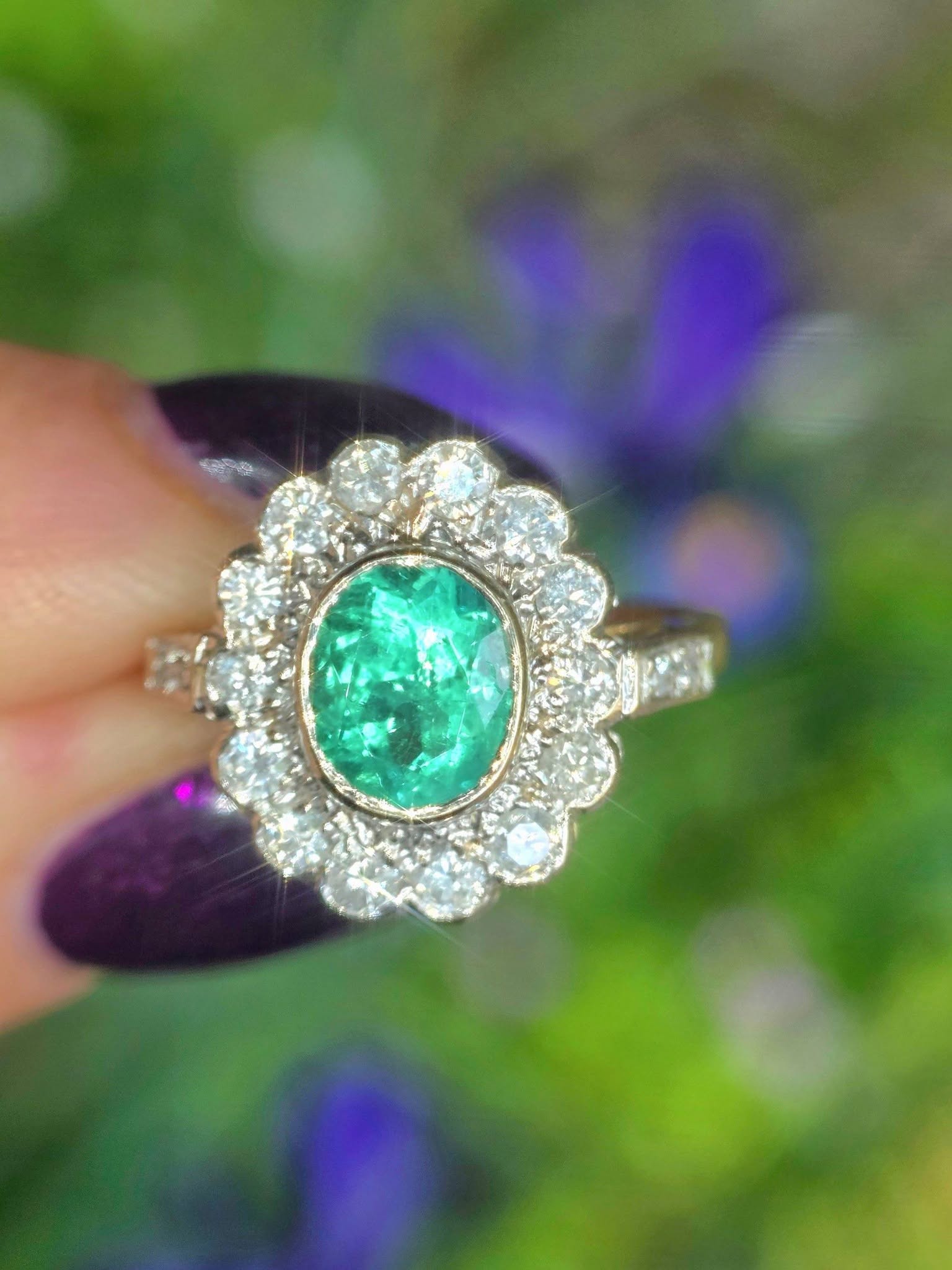 A stunning 1.3ct F1 Columbian emerald & 0.5ct Diamond Flower Ring. Size N. Includes WGI Appraisal & Valuation.