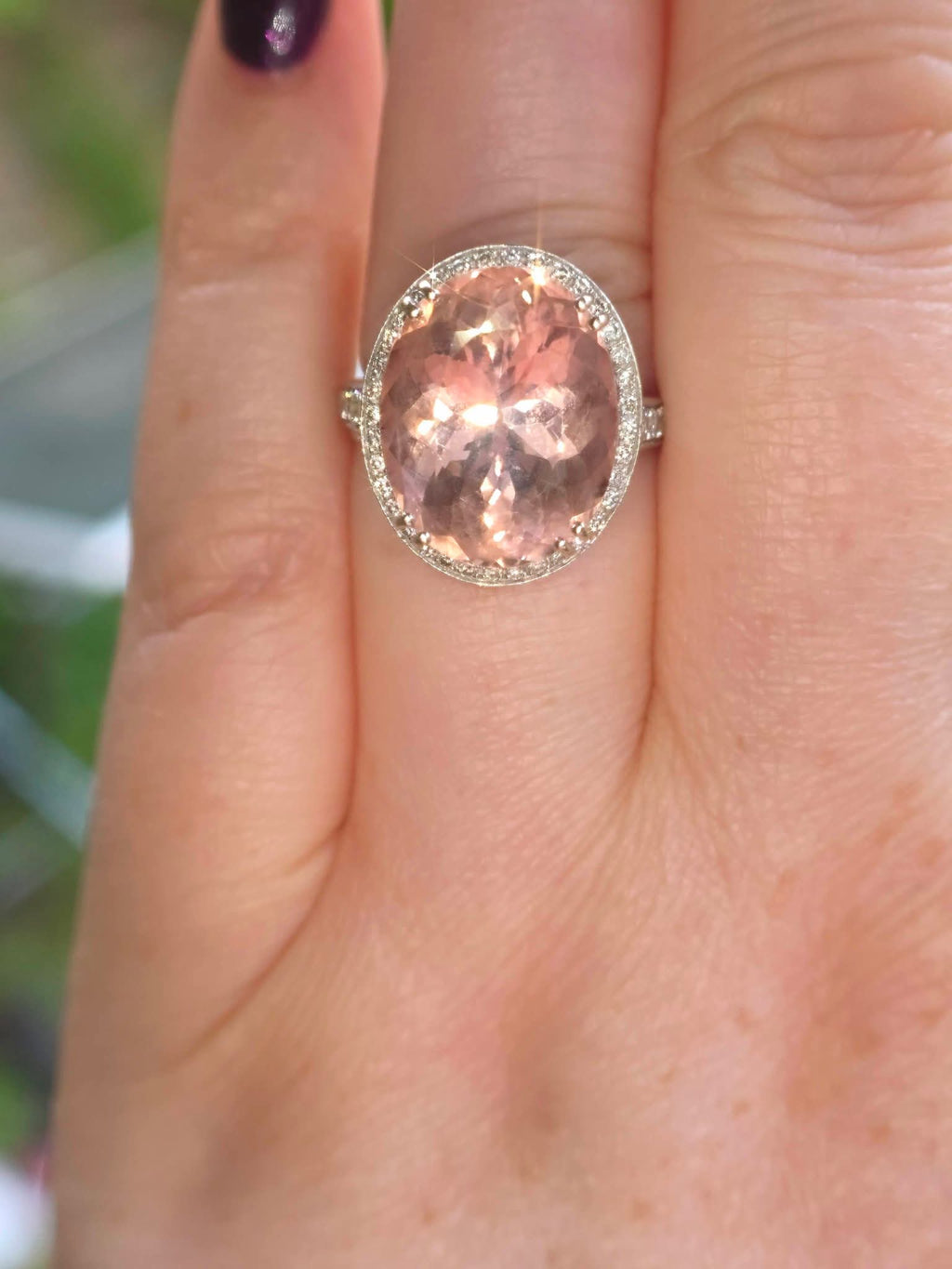 18ct White Gold 10.6ct Morganite Ring With WGI Certification. Size N.
