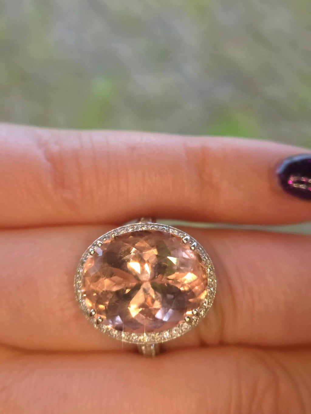 18ct White Gold 10.6ct Morganite Ring With WGI Certification. Size N.