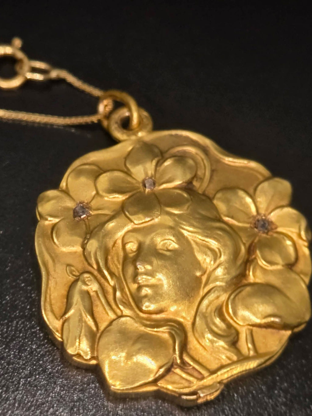 Art Nouveau 15ct Gold & Diamond Maiden Mirror Pendant Compact (Circa 1900)
