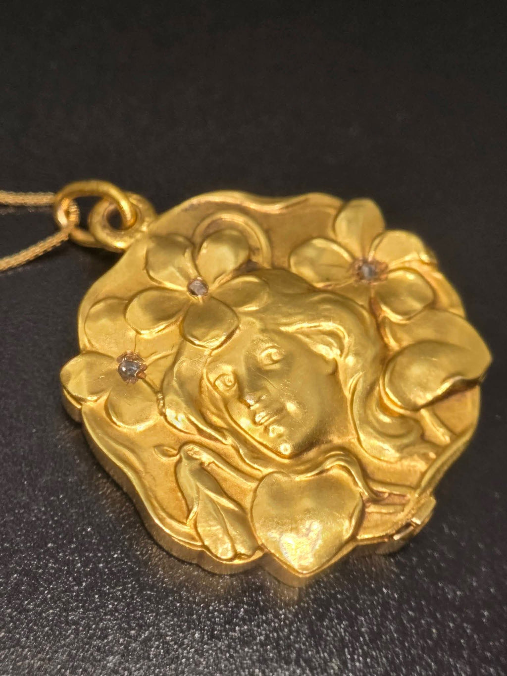 Art Nouveau 15ct Gold & Diamond Maiden Mirror Pendant Compact (Circa 1900)