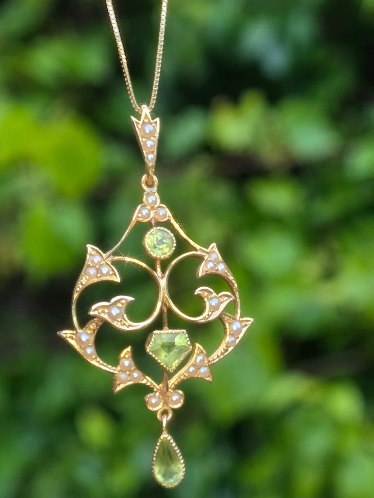 Edwardian 15ct Gold Peridot & Seed Pearl Lavalier Pendant