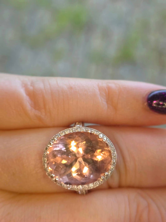 18ct White Gold 10.6ct Morganite Ring With WGI Certification. Size N.